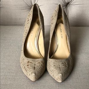 SOLD Gianni Bini nude pump with gold inlay